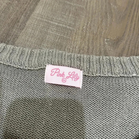 Pink lily sweater and shirt bundle - Picture 8 of 11